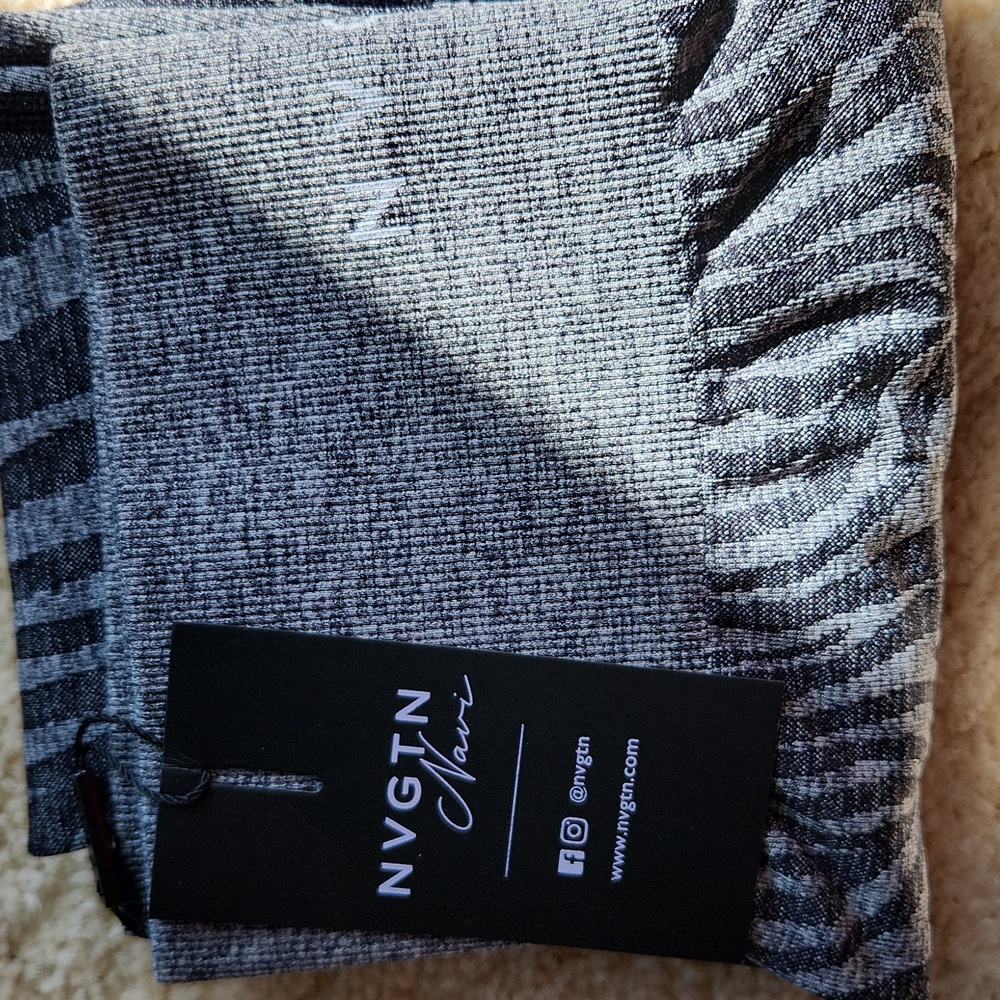 NWT NVGTN NAVI  Black Speckled Zebra Seemless Leggings Size M - Picture 6 of 6